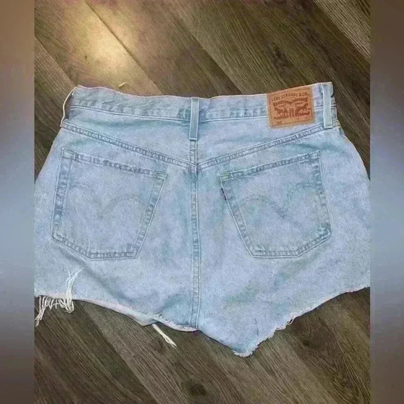 Levi 501 Jean Shorts - Picture 2 of 5